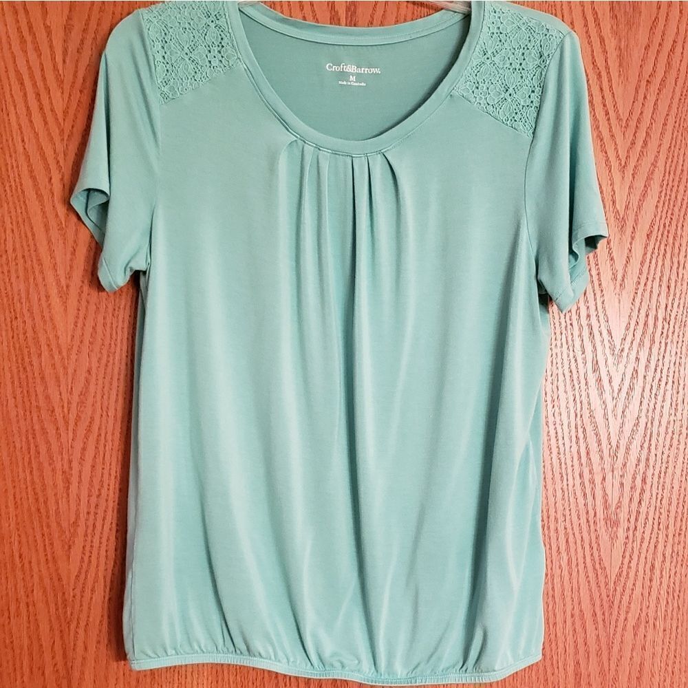 Croft & Barrow Ladies Aqua Top with Lacy Shoulders Sz M